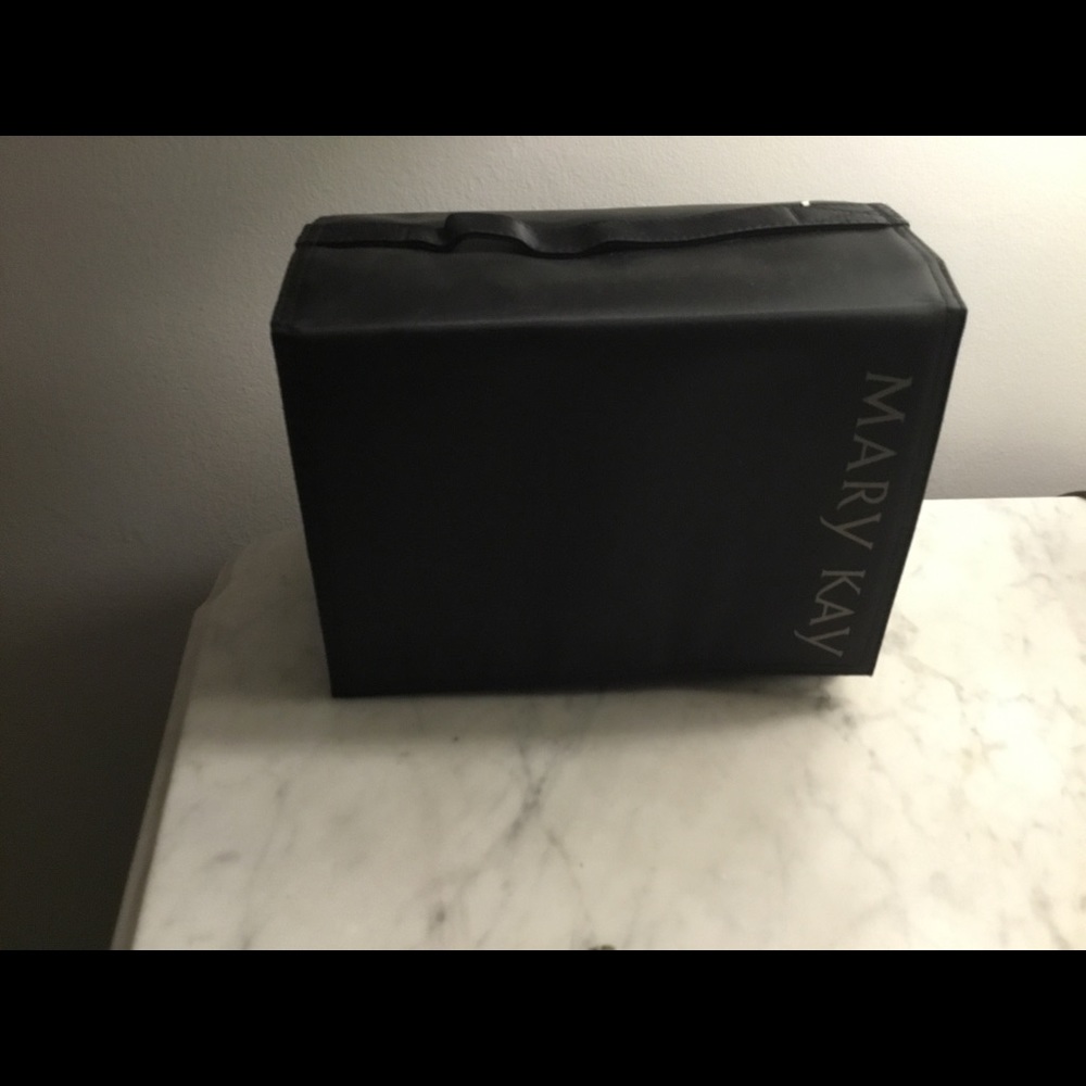 Mary Kay Travel Organizing Cosmetic Roll / Hanging Bag NIP